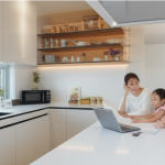 一条工務店のグレイスキッチンの飾り棚で理想の住まいを実現する方法